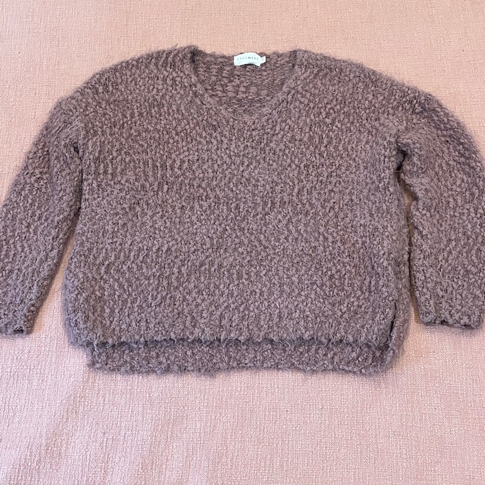 Dreamers whispy Textured dusty rose v-neck Sweater